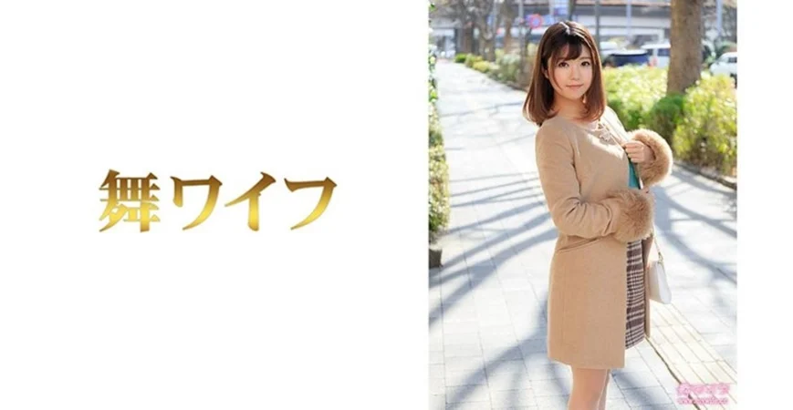 推特网红『洛美』客服空姐 黑丝大长腿 丰臀美穴 浴室自插 自慰喷尿