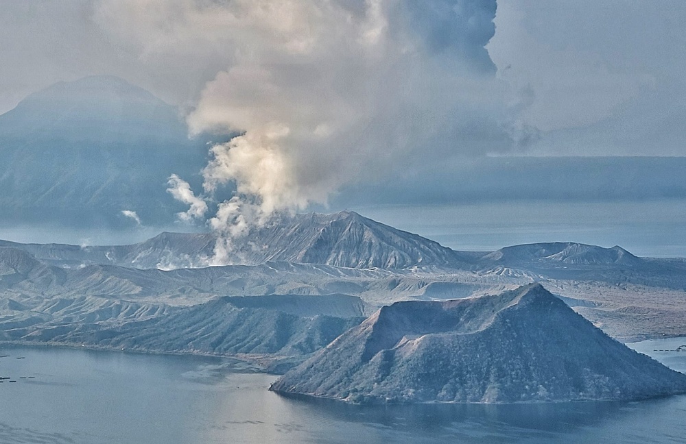 菲律宾塔尔火山录得10次地震